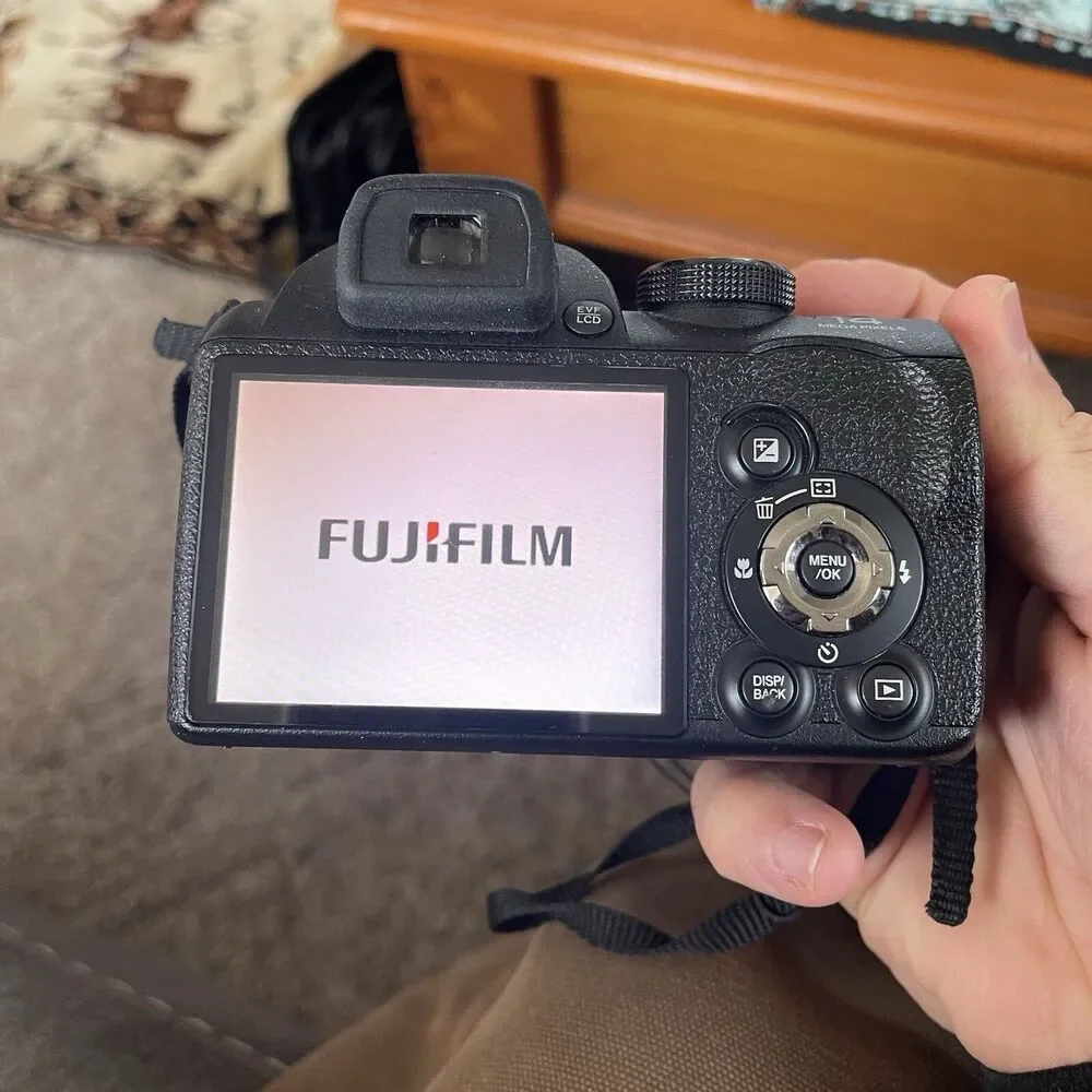 Fujifilm Fuji Finepix S4000 720p HD 14MP Digital Camera 30X Zoom 3